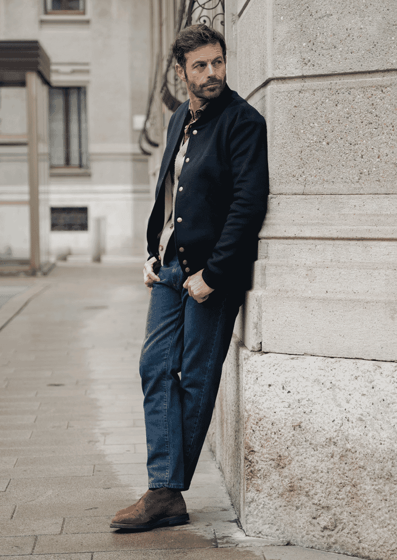 The best dark blue jeans outfits for men in 2024