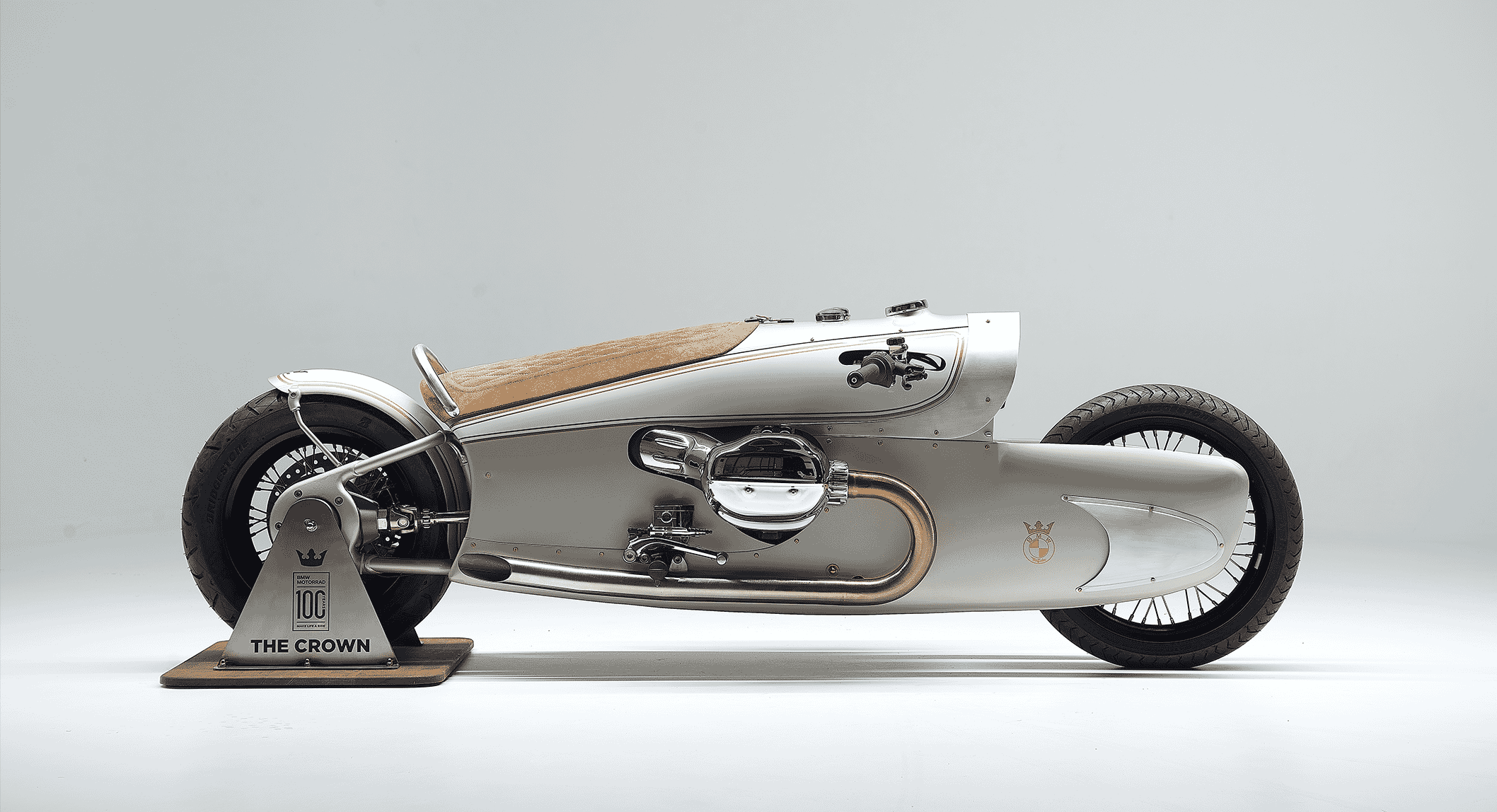 Motorbike or sculpture? BMW R 18 The Crown by Kingston Custom