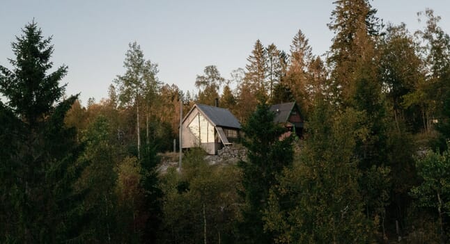 Scandinavian serenity: A modern cabin by Rever & Drage
