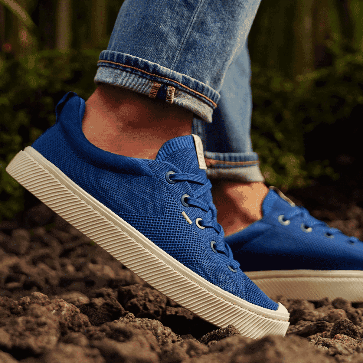 Mens best sale narrow sneakers