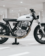 Lean, mean Yamaha SR500: minimal magic by Vagabund