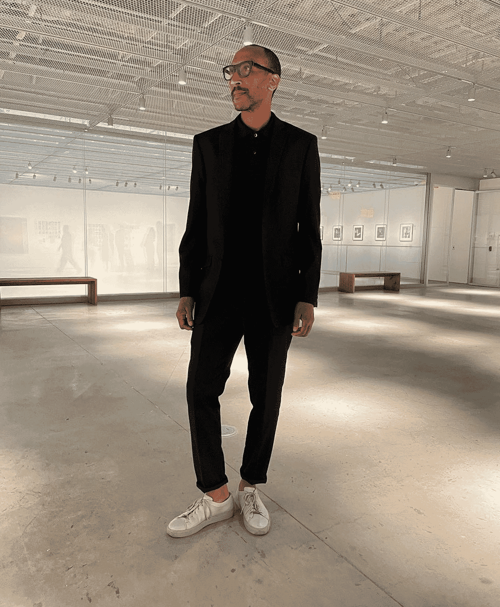 How to wear a suit with sneakers in 2023, OPUMO Magazine