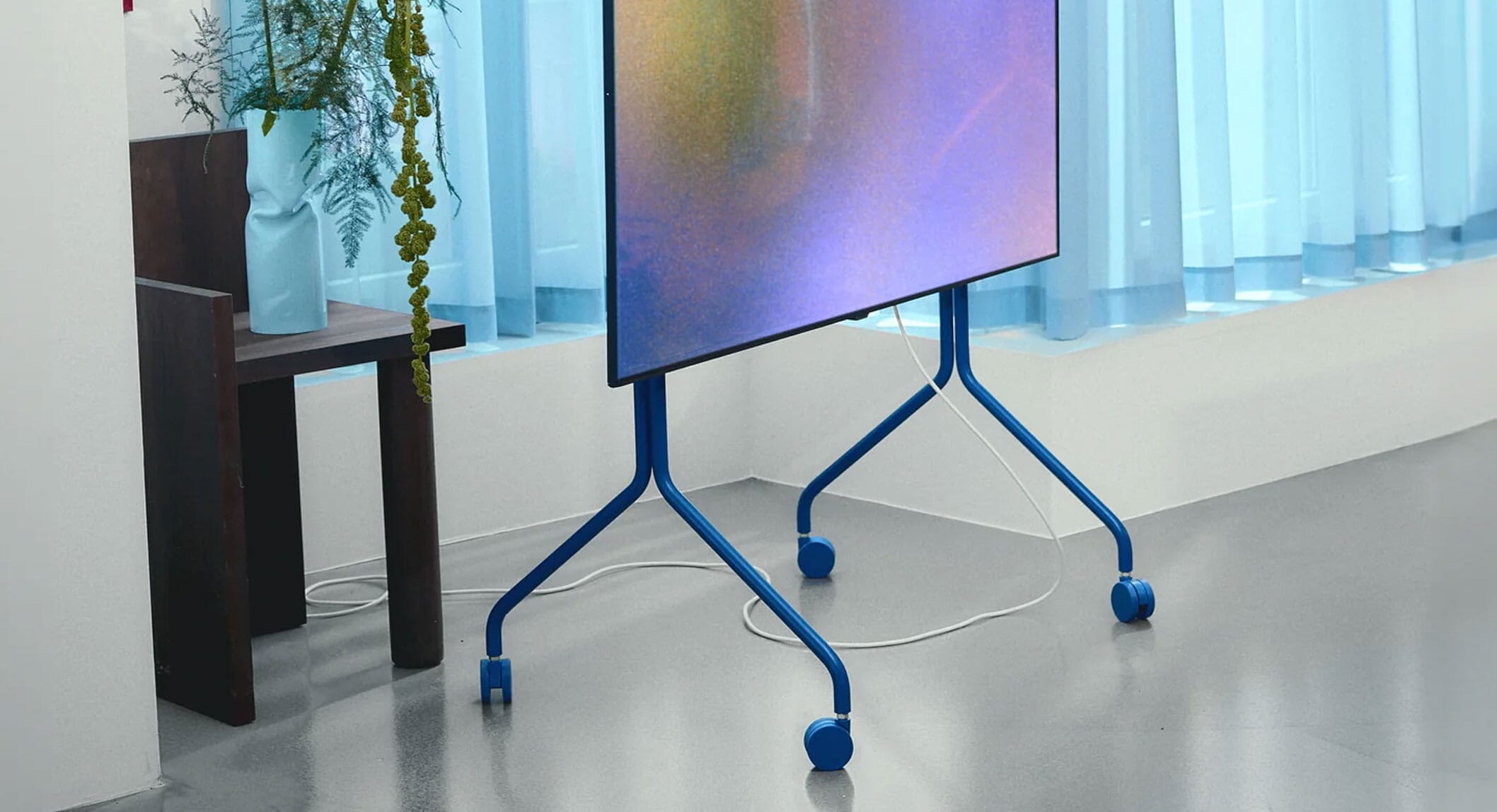 Scandinavian Simplicity Meets Vibrant Creativity with Pedestal