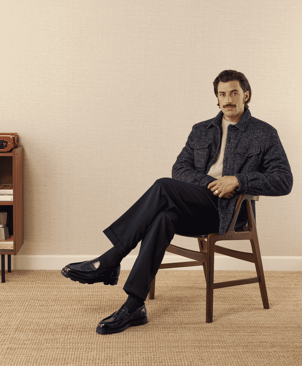 
Our Dark blue smooth abraded bull leather Flautée penny loafers - Picture 8 - Velasca
Penny Loafers
Flautée
Smooth abraded bull leather