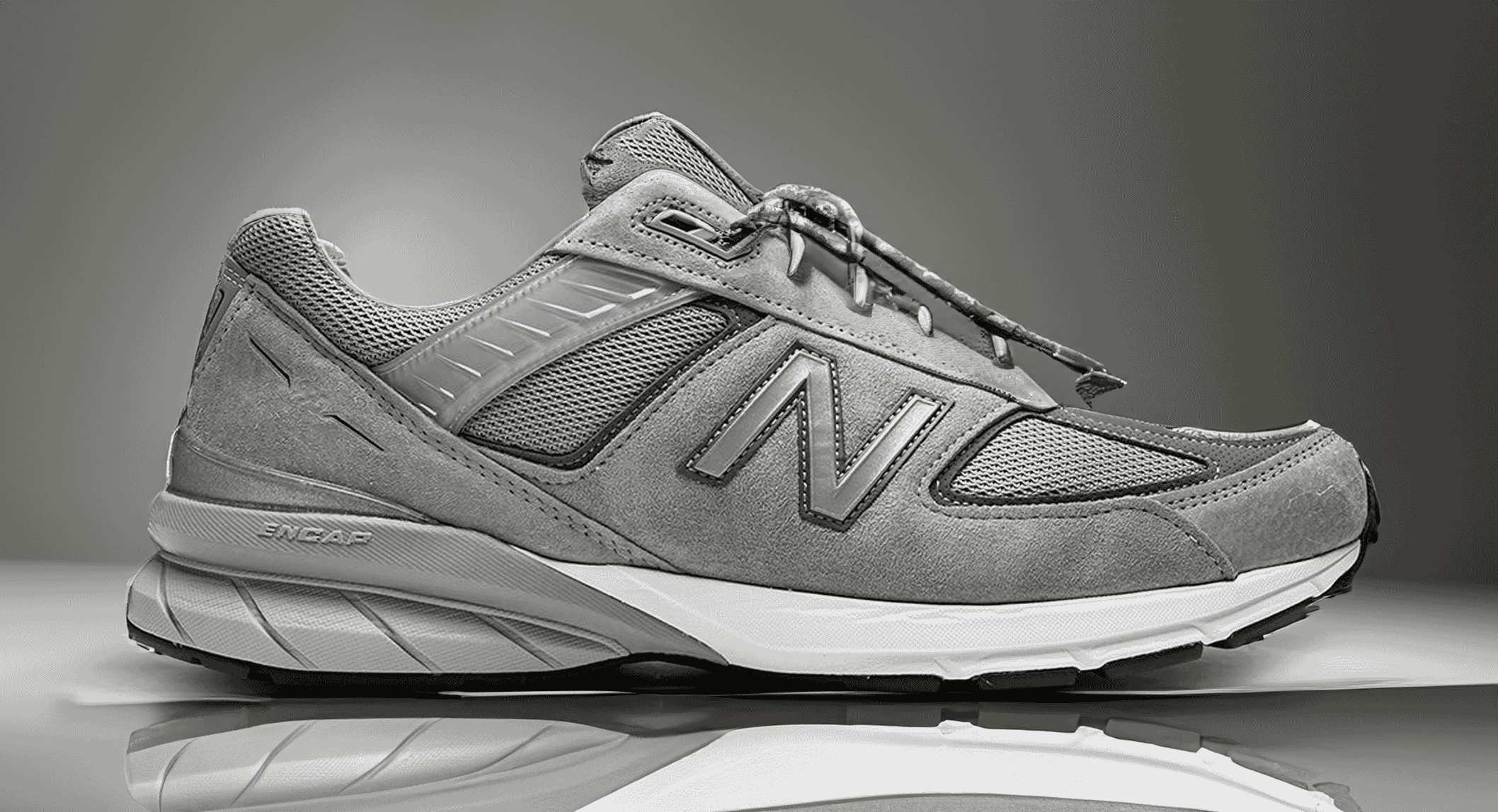 SSZ〉とスタイリスト 長谷川昭雄氏による『New Balance / 990v5