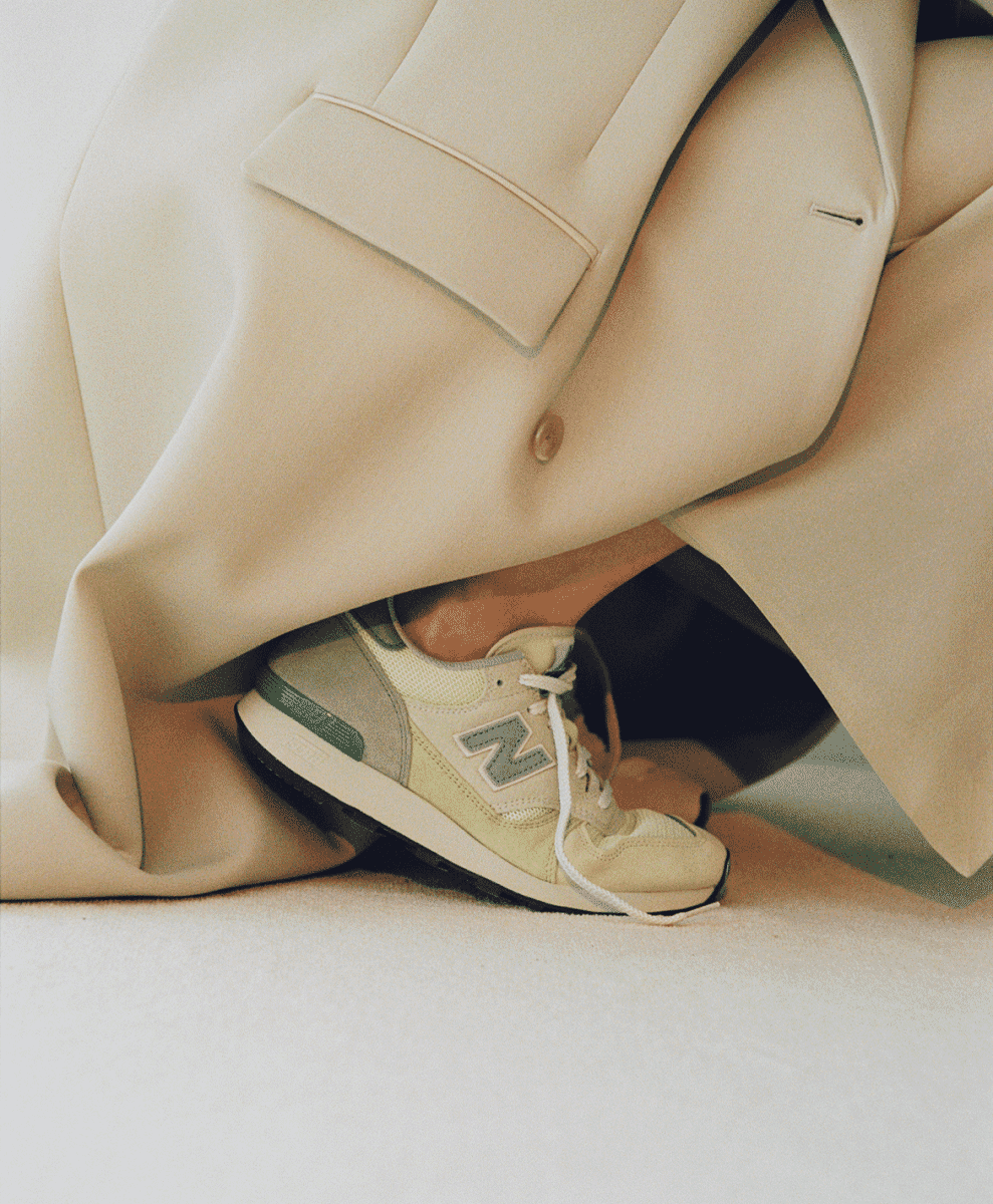 AURALEE x New Balance 475: A Quiet Classic in Two Colour Options