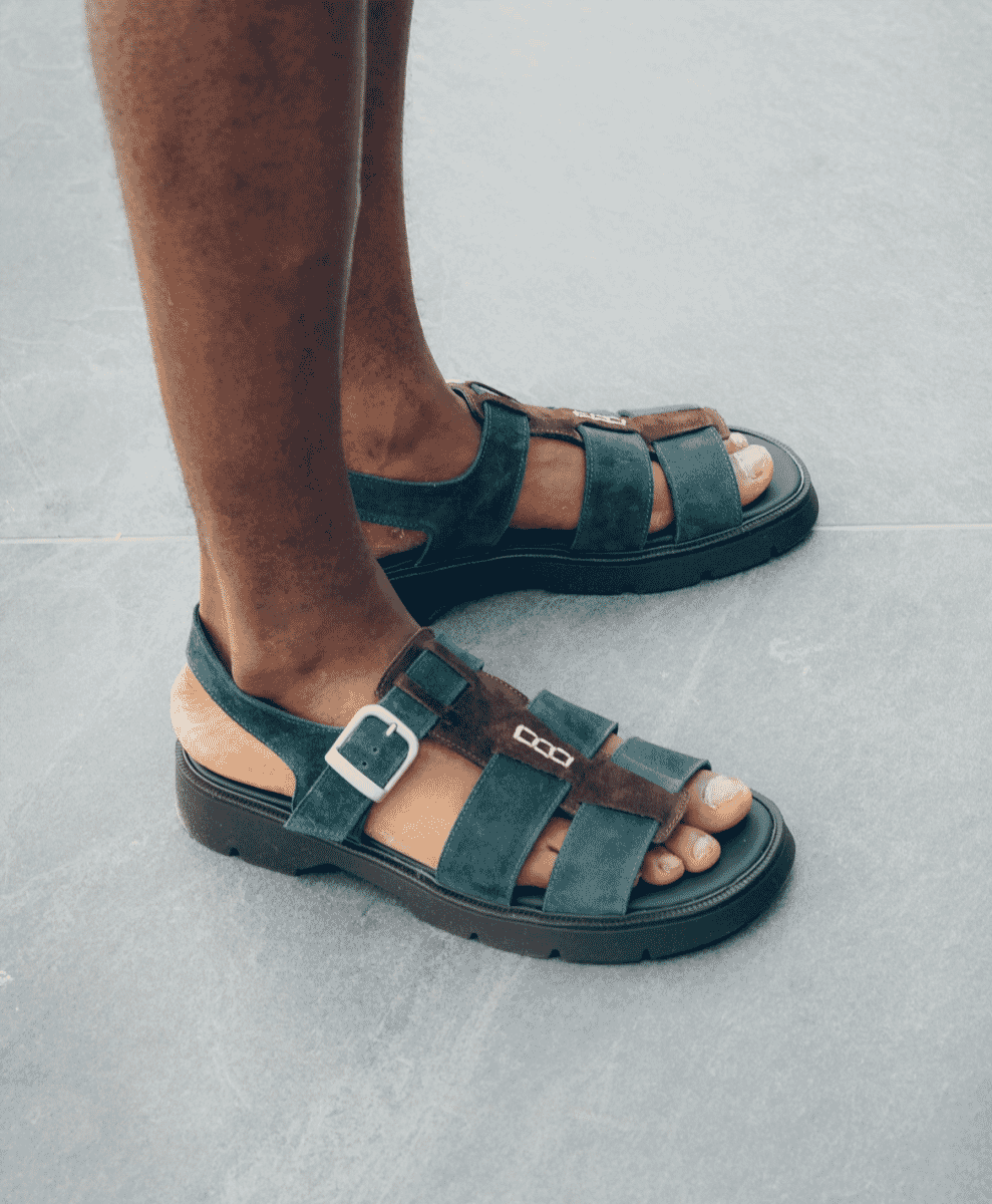 BALLAST VV
Flat strapped sandals in green suede leather