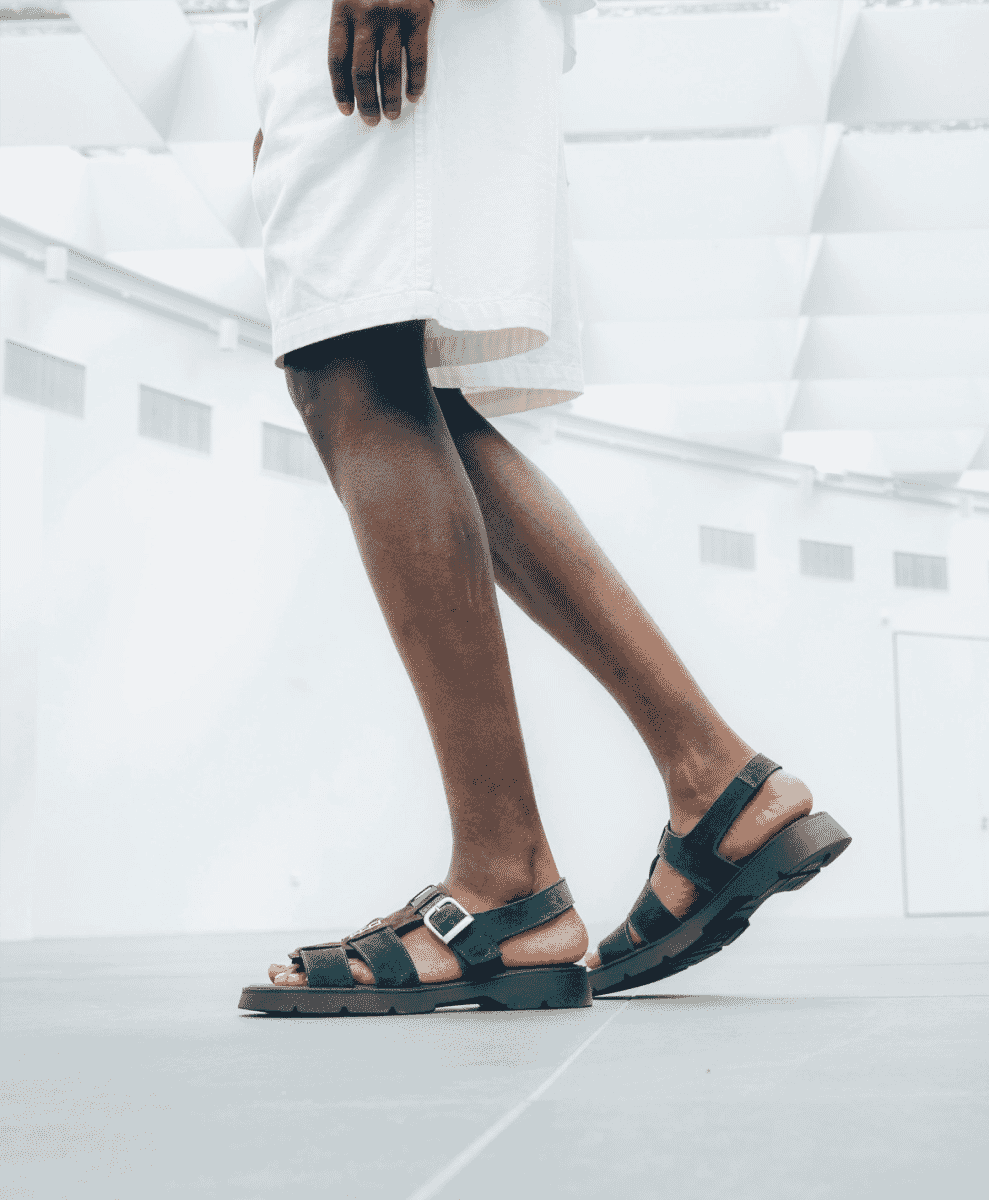 BALLAST VV
Flat strapped sandals in green suede leather