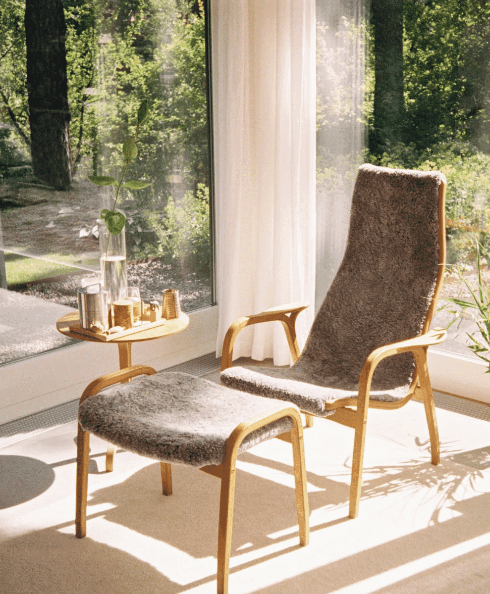 Swedese
Lamino armchair and footstool oiled oak/sheepskin
Sahara (nougat-brown)