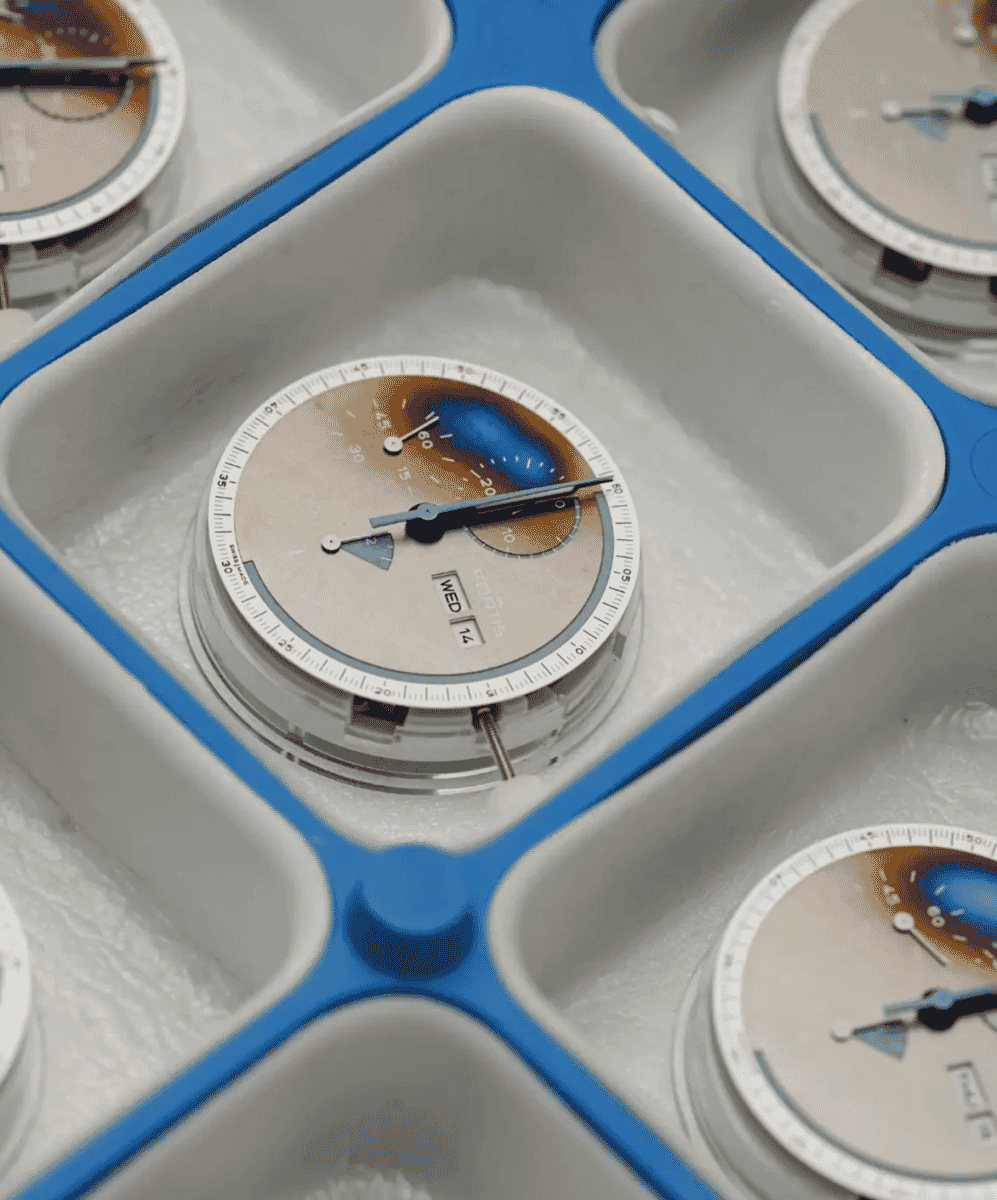 Stratoliner S-41
White Dust on Block Bracelet