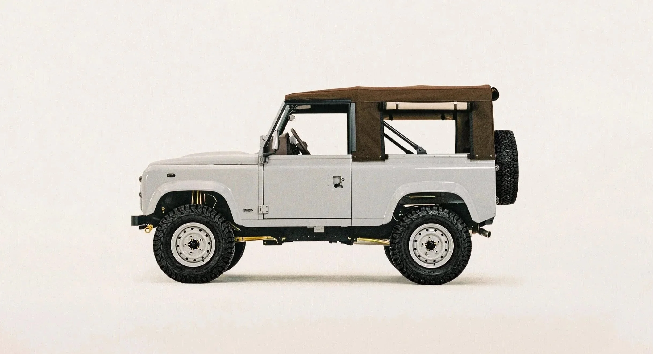 Landie Perfection: Defender 90 Soft Top by Coolnvintage | OPUMO