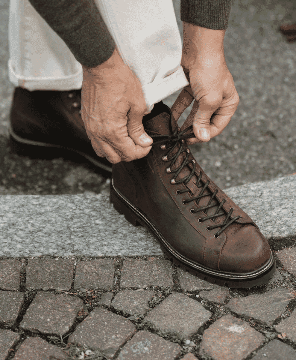 velasca
aced boots
Formiga
$590
Greased suede calf leather