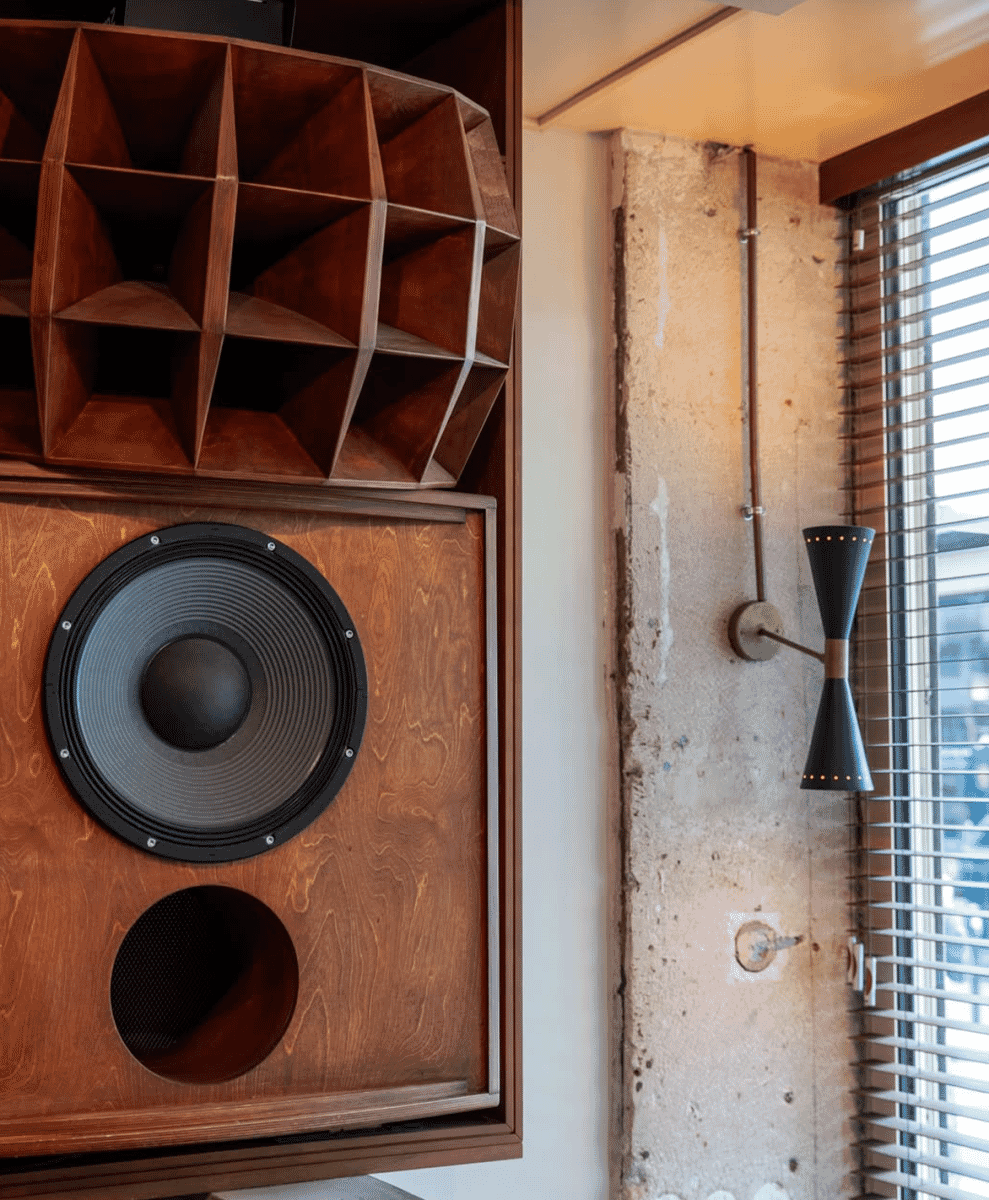 Bambino, Paris Listening room