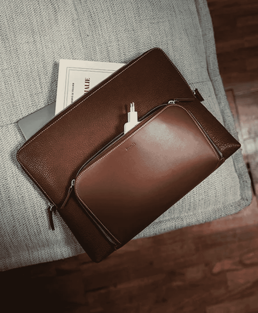 Leather laptop sleeve
ANNA - COGNAC