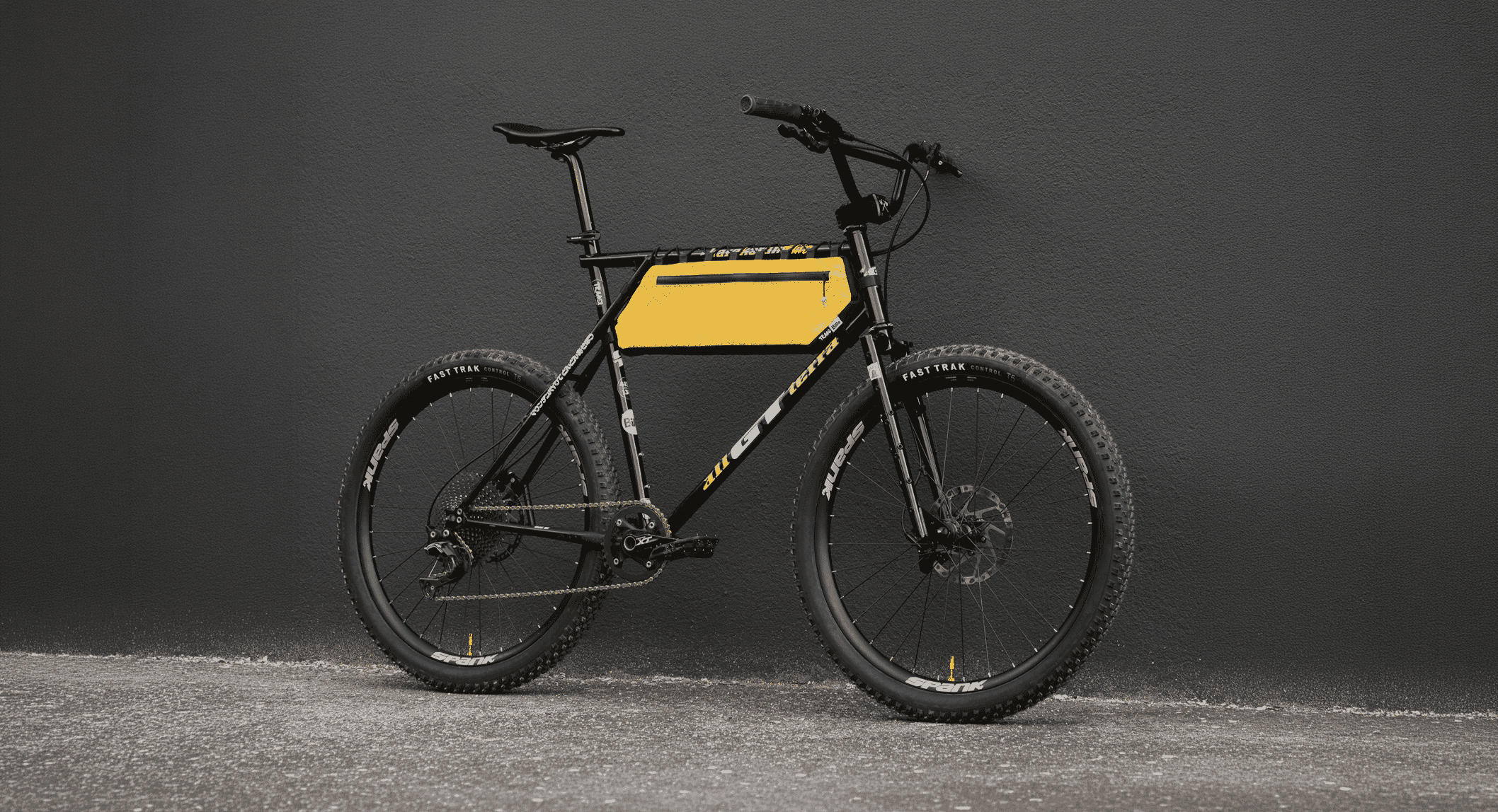 Bike to the '90s: Custom Framebags by Billo X Traag