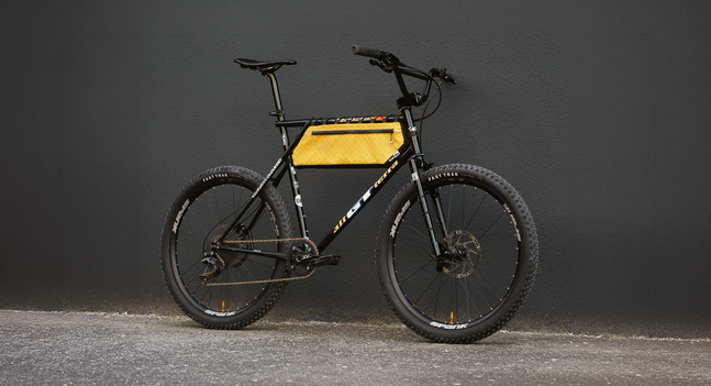 Bike to the '90s: Custom Framebags by Billo X Traag