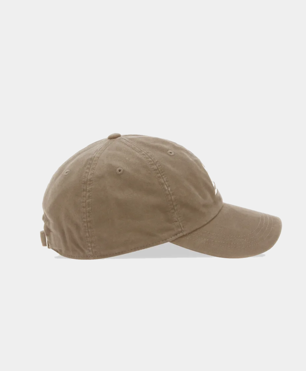 Worn-in baseball cap mont-bell