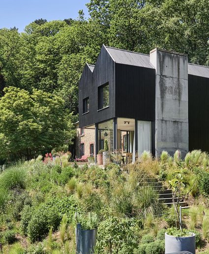 A Dance of Old and New: Folly Cottage by Invisible Studio