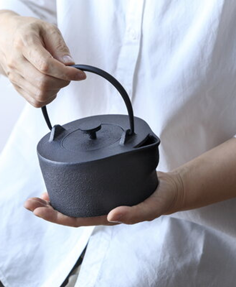 Iwatemo HK Cast-Iron Kettle